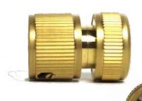 מחברים צינורות השקיה