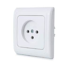 שקע כוח תחת הטיח